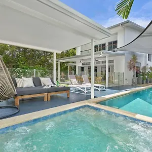'bask' , Palm Cove Australia